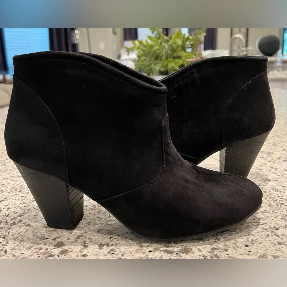 Express Suede Booties Size 8 - Picture 1 of 5